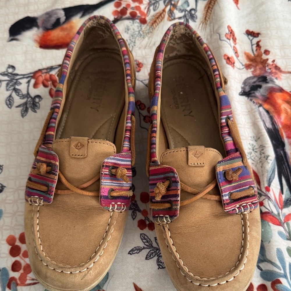 Woman’s Sperry boat shoes